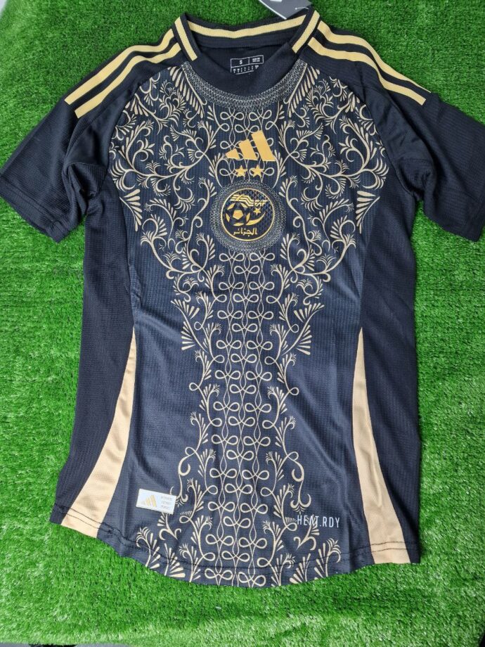 ⁦قميص المنتخب الوطني الذهبي 2025⁩ - الصورة ⁦2⁩