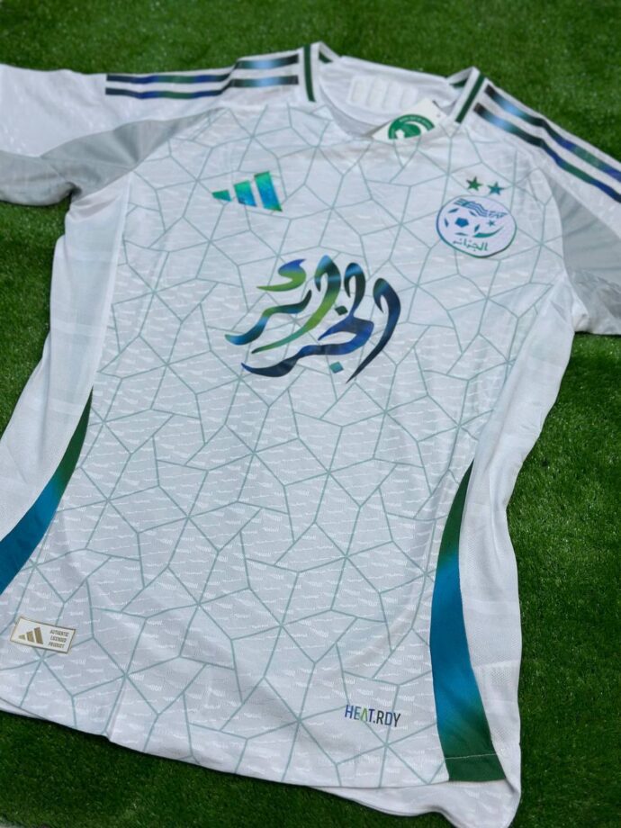 ⁦قميص المنتخب الوطني 2025 (ابيض)⁩ - الصورة ⁦10⁩